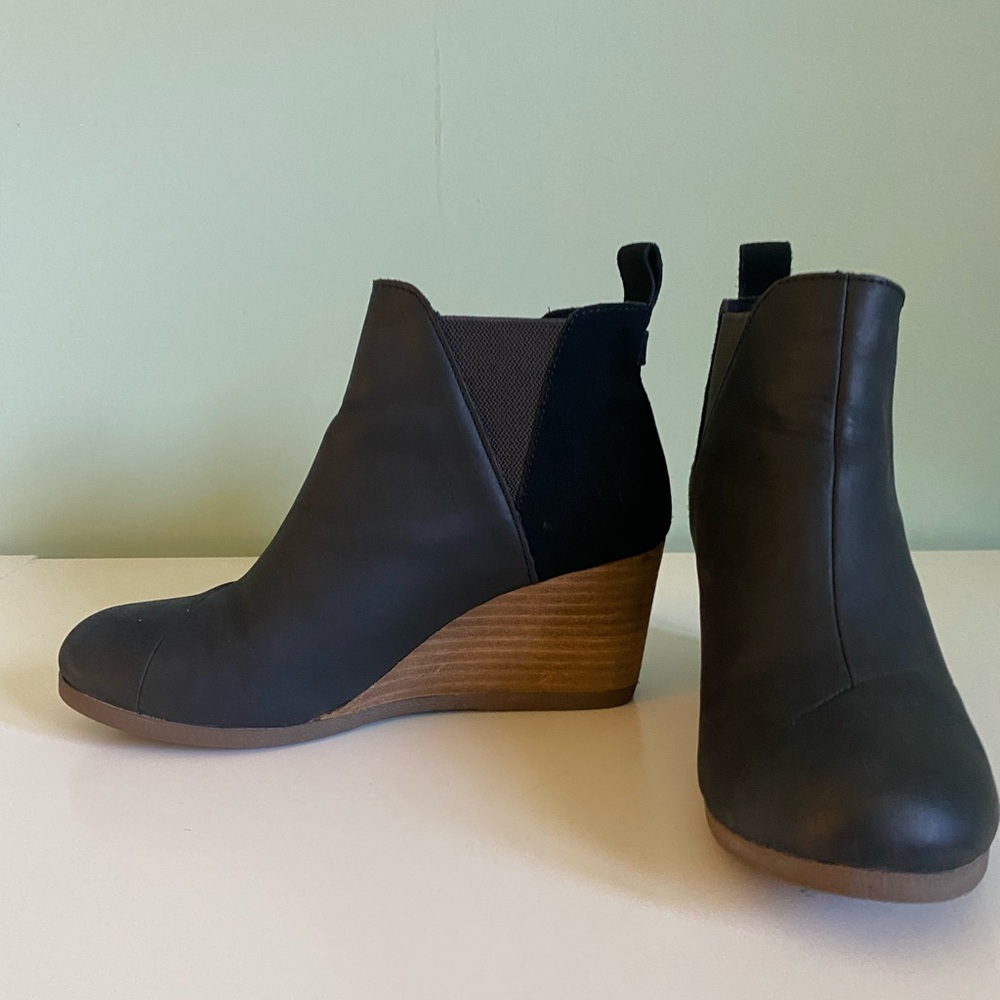 Tom’s wedge boots